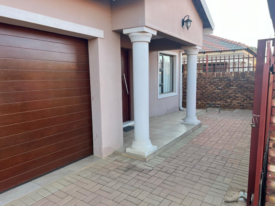 3 Bedroom Property for Sale in Mafikeng North West